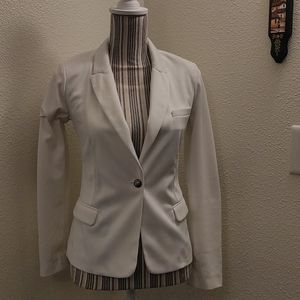 2 * $6.00🌸🌸 White blazer!!!
